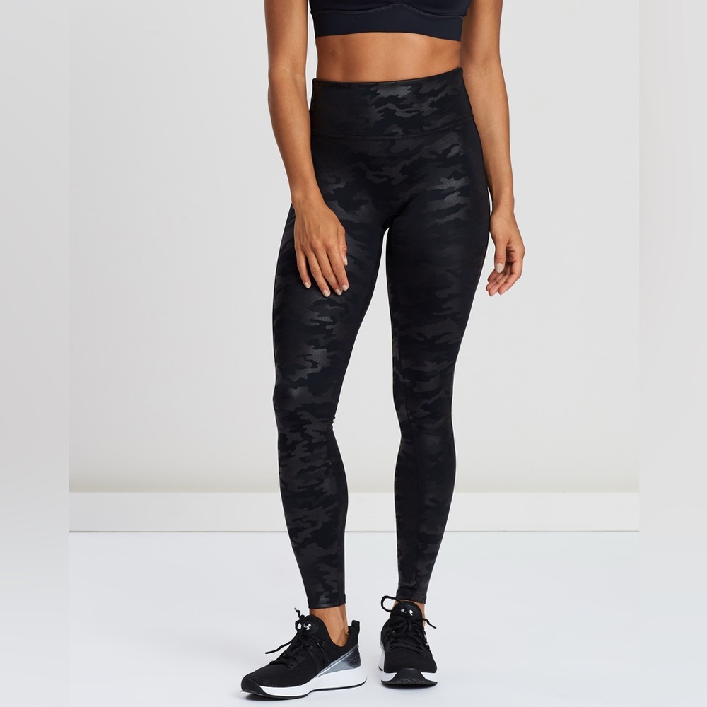 Spanx Faux Leather/Camo Compression leggings PETITE